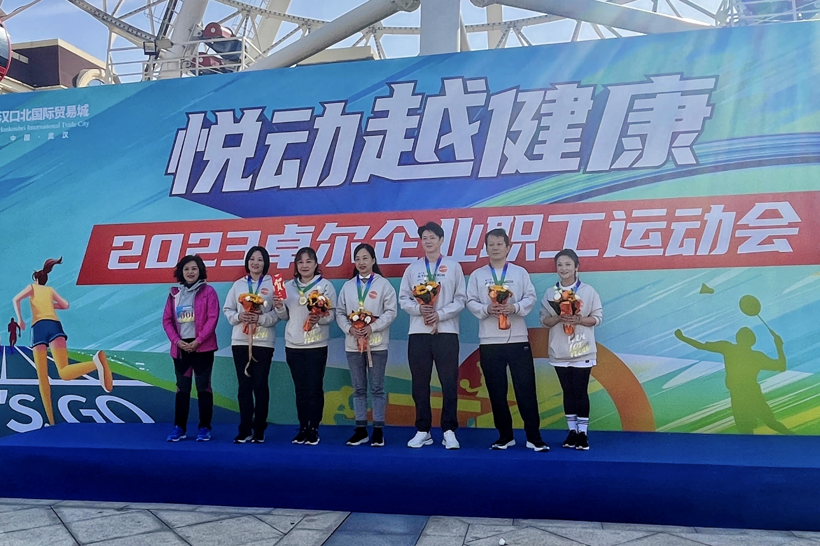 颁奖-羽毛球.jpg 颁奖-羽毛球.jpg